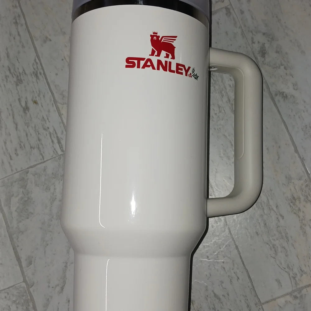 Stanley Mistletoe Twist 40oz No Issues Like New - Picture 3 of 6